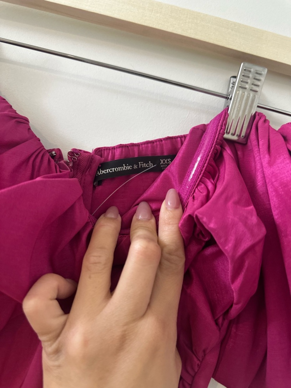 Abercrombie & Fitch Off-Shoulder Midi Dress in Fuchsia - Picture 6 of 6